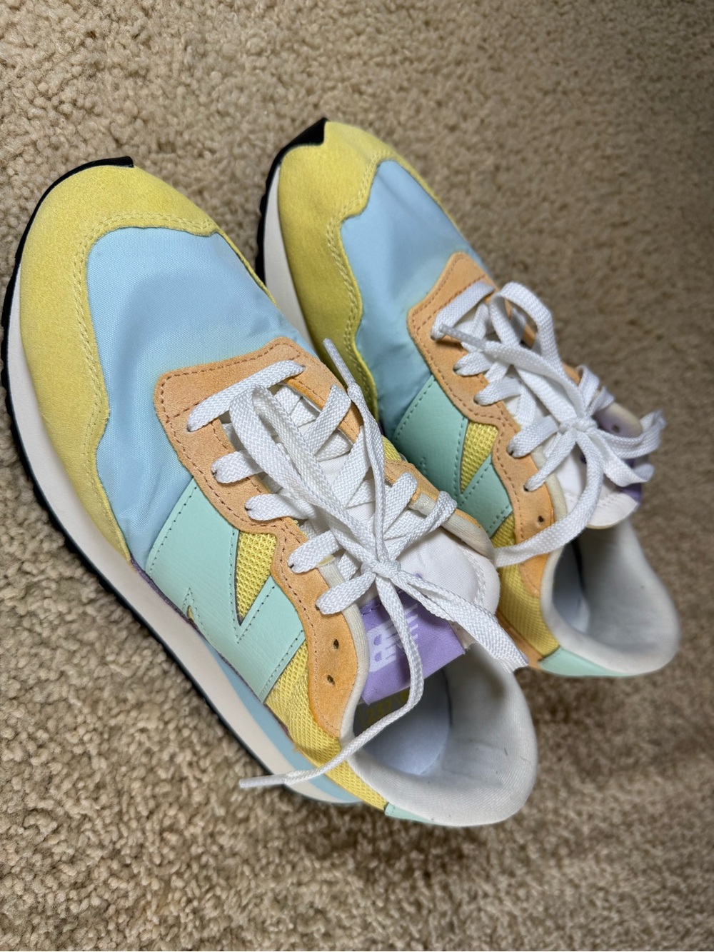 New Balance Women's 237 V1 Sneaker Size 8,5